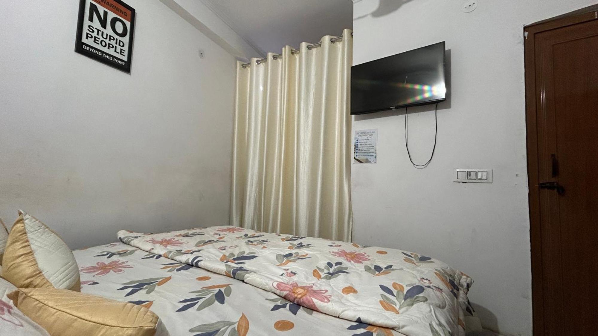 The Comfort Corner Inn- & Kitchen - Couple Friendly - 7-8 Km Drive From Airport New Delhi